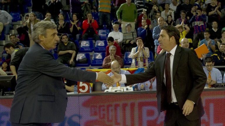 CDATA["Sabemos cómo jugarle al Barça”. La frase del Cholo Simeone en 2014 no solo sigue vigente: define el problema. Volvió a resonar tras el 0-2…
![